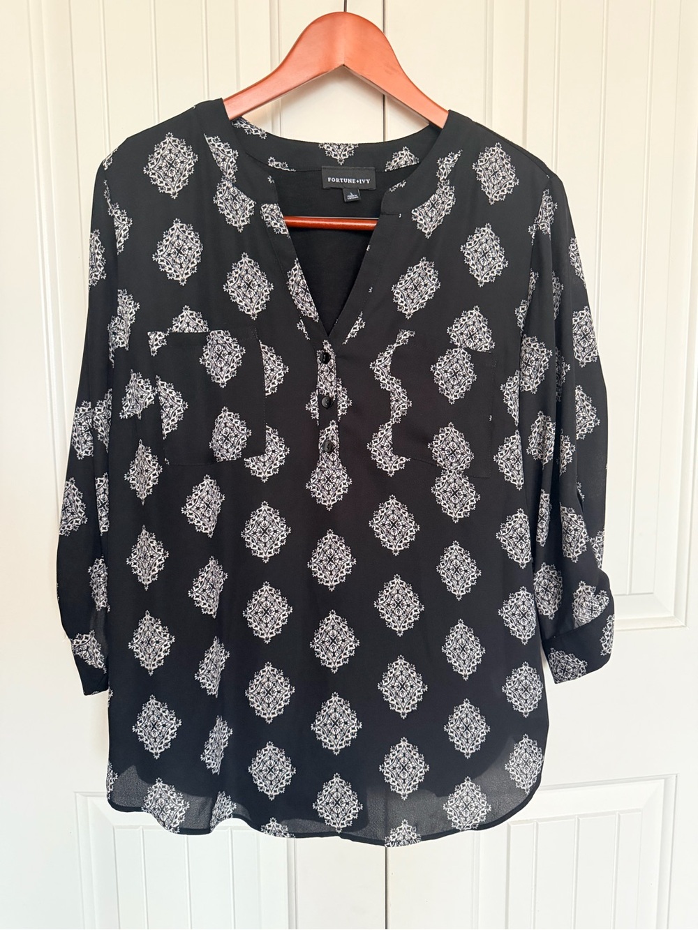 Fortune + Ivy Black Printed V-Neck Tunic